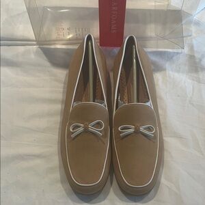 Dearfoams Brand New NIB Tan Loafers with White Trim& Bow